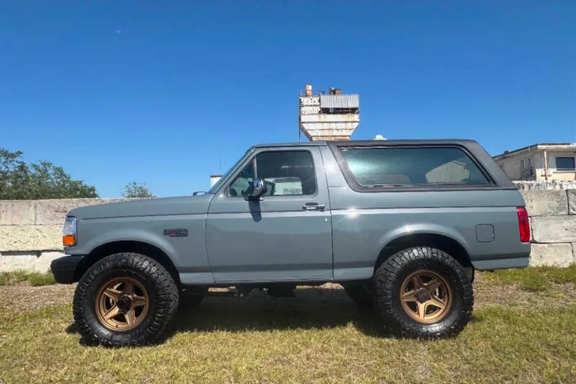 1995 Ford Bronco photo 1