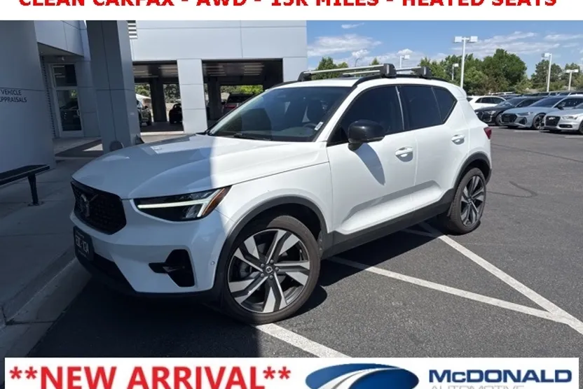 2023 Volvo XC40 Ultimate AWD photo 1