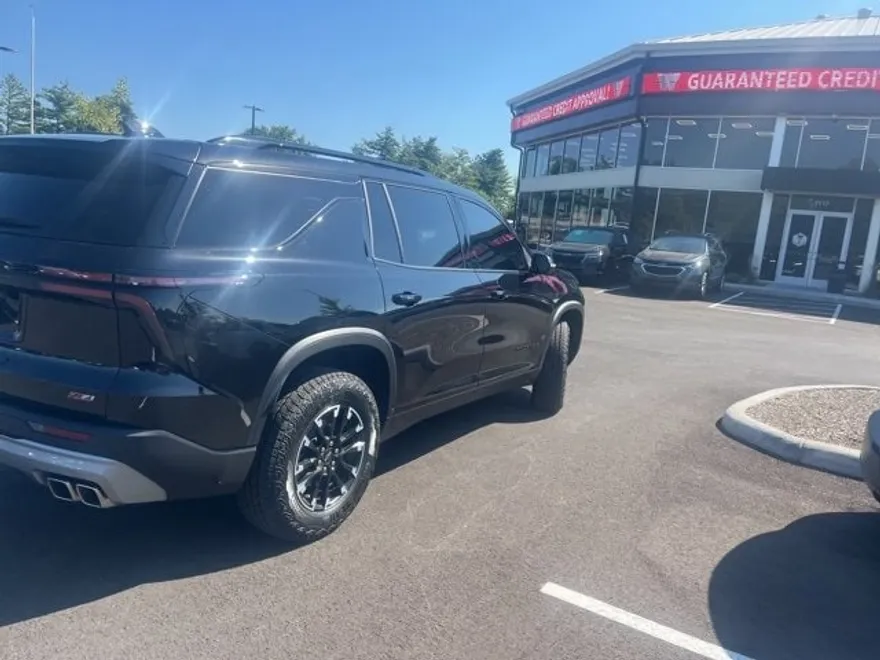 2025 Chevrolet Traverse Z71 photo 1