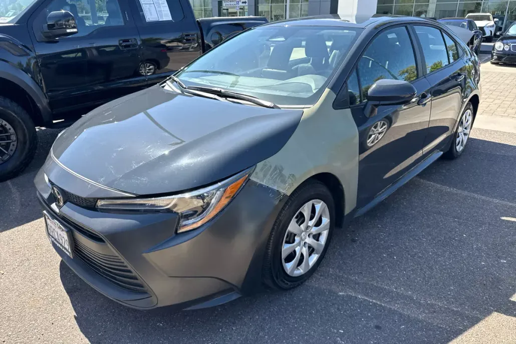 2025 Toyota Corolla LE photo 1