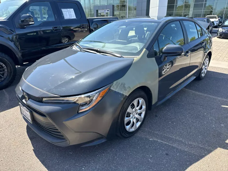 2025 Toyota Corolla LE photo 1