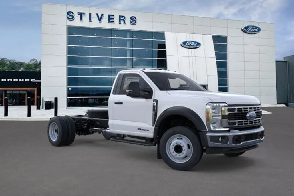 2025 Ford F-550 XL photo 1