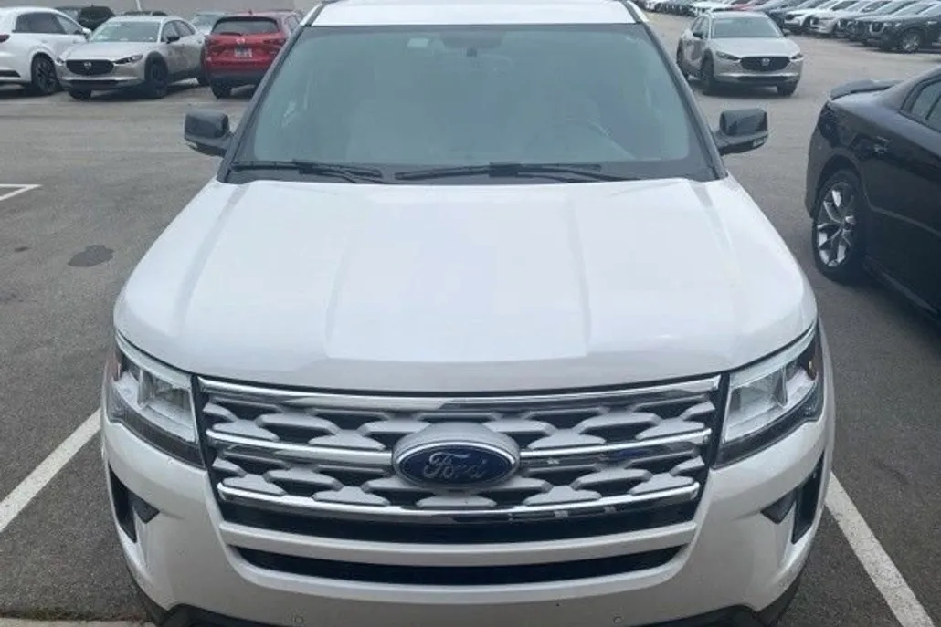 2018 Ford Explorer XLT photo 1
