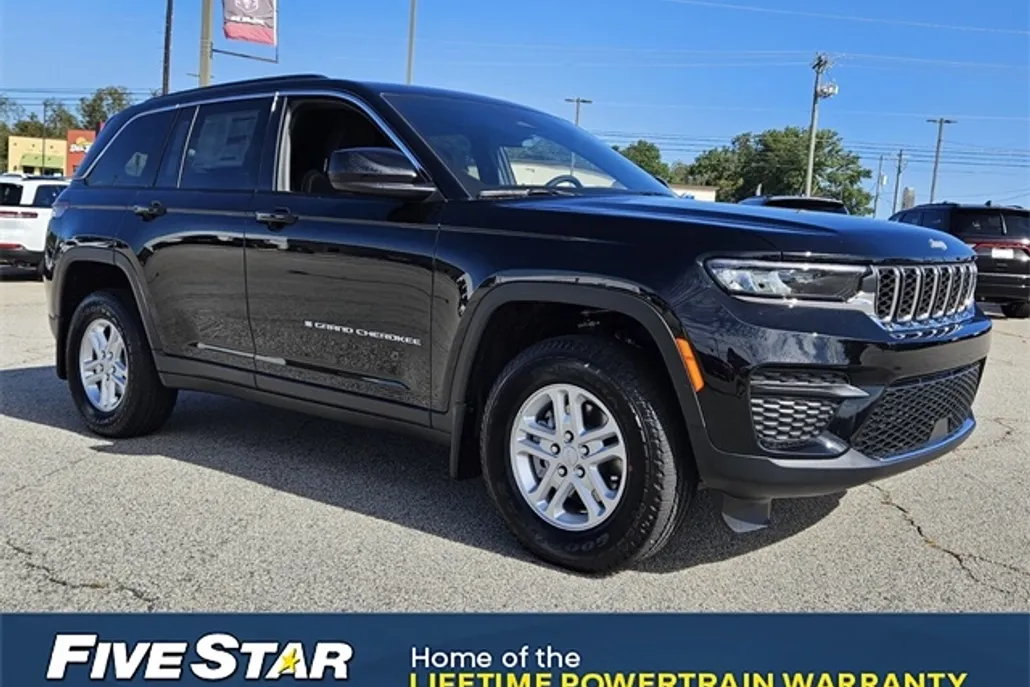 2025 Jeep Grand Cherokee Laredo photo 1