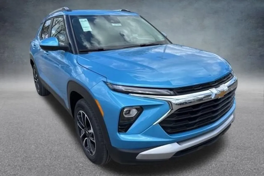 2025 Chevrolet Trailblazer LT photo 1