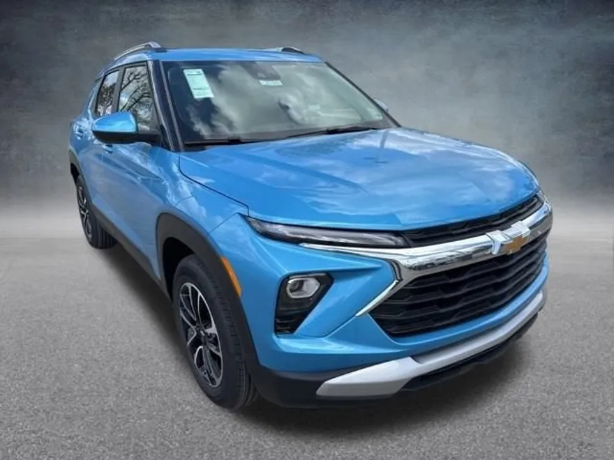 2025 Chevrolet Trailblazer LT photo 1