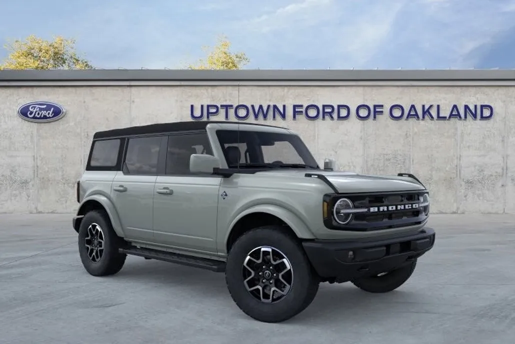 2023 Ford Bronco Outer Banks photo 1