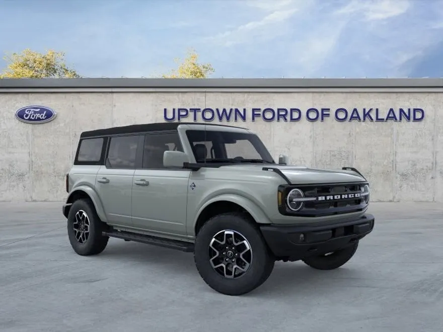 2023 Ford Bronco Outer Banks photo 1