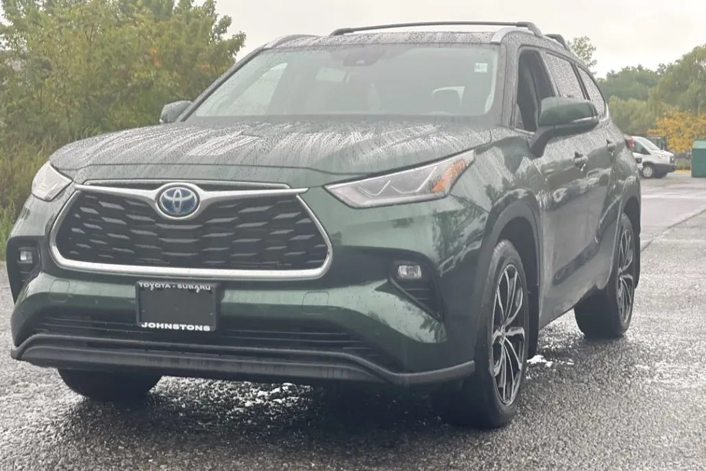 2023 Toyota Highlander Hybrid Limited photo 1