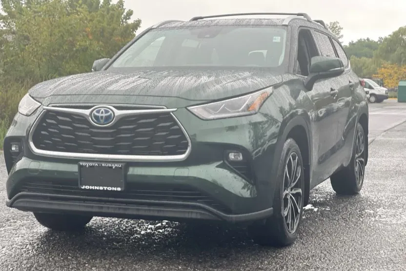 2023 Toyota Highlander Hybrid Limited photo 1