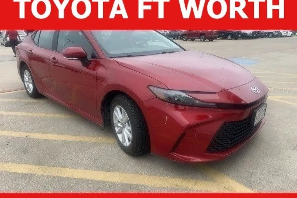 2025 Toyota Camry LE photo 1