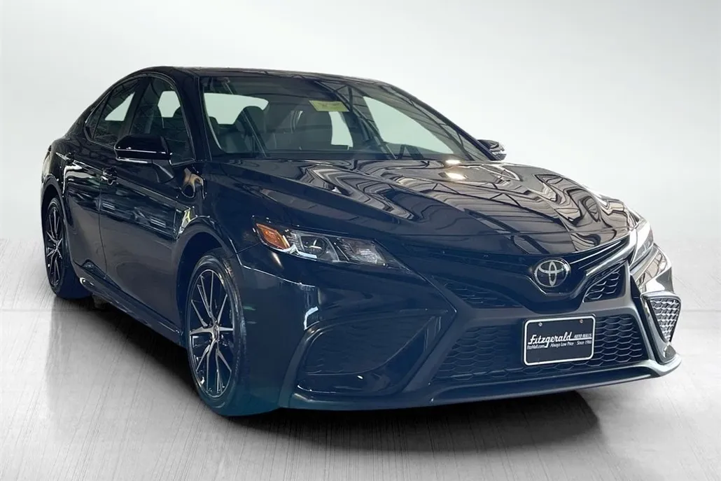 2024 Toyota Camry SE photo 1