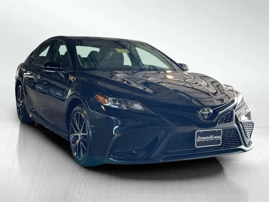 2024 Toyota Camry SE photo 1