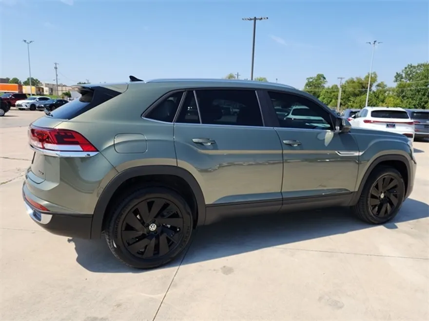 2026 Volkswagen Atlas Cross Sport SE Technology photo 1