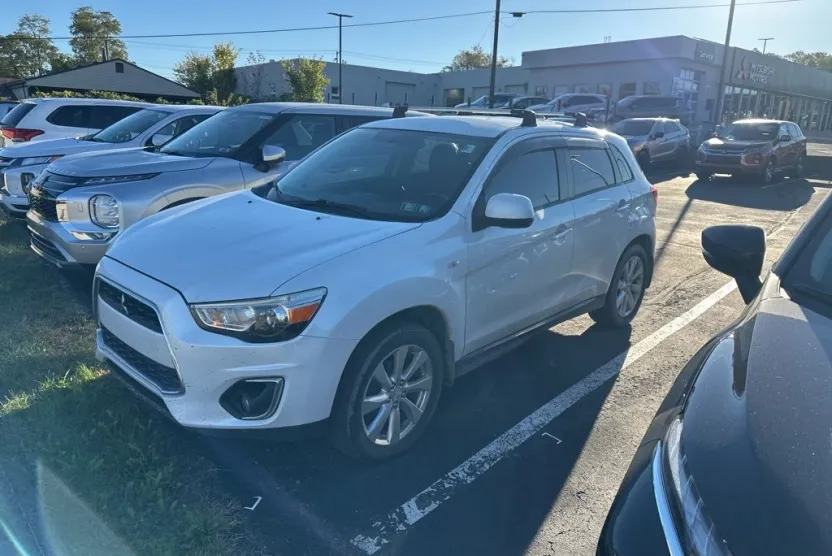2015 Mitsubishi Outlander Sport ES SE photo 1