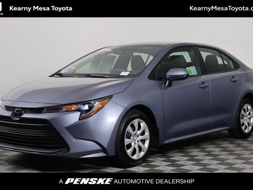 2025 Toyota Corolla LE photo 1