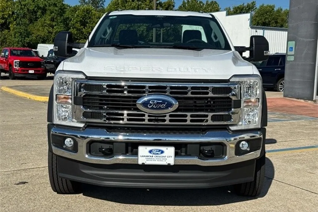 2025 Ford F-600 photo 1