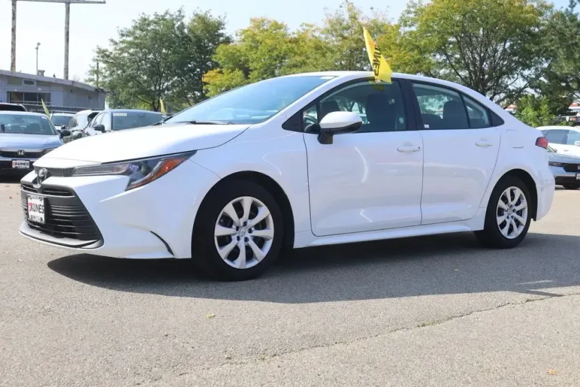 2024 Toyota Corolla LE photo 1