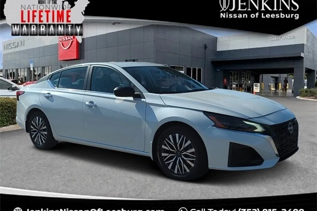 2025 Nissan Altima SV photo 1