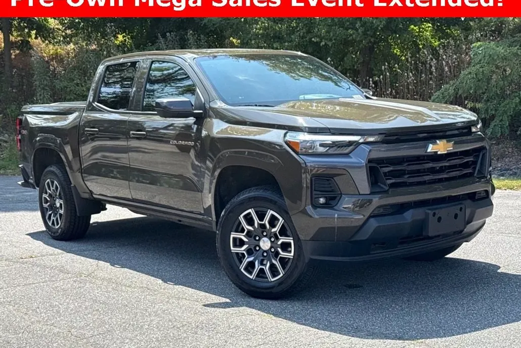 2023 Chevrolet Colorado LT photo 1