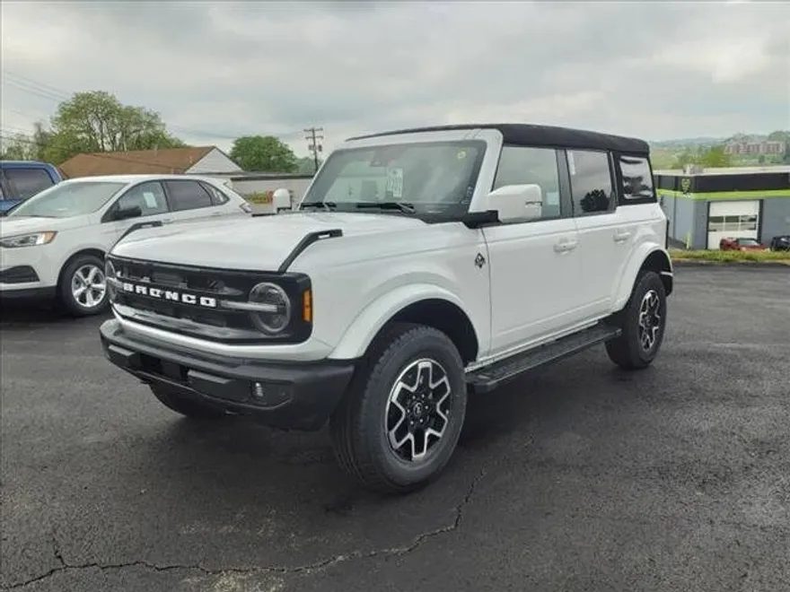 2024 Ford Bronco Outer Banks photo 1