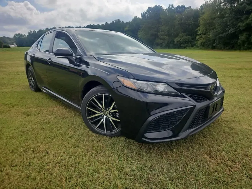 2024 Toyota Camry SE photo 1