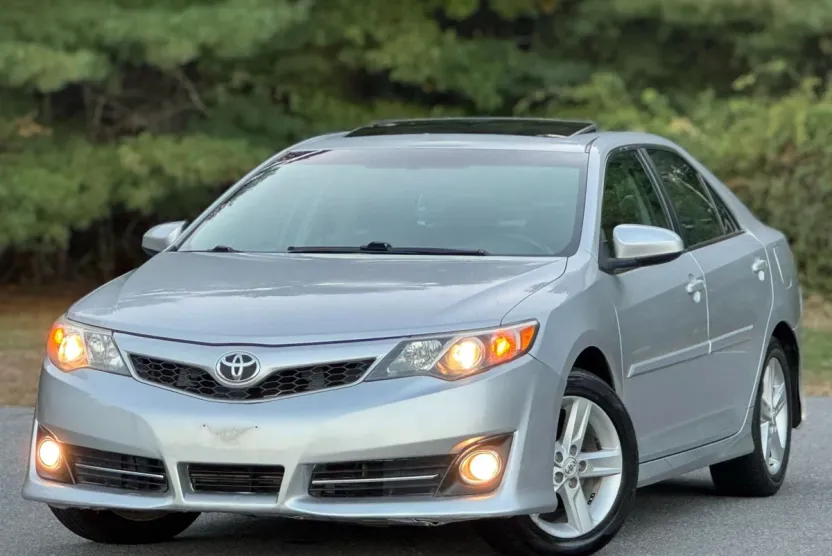 2013 Toyota Camry photo 1