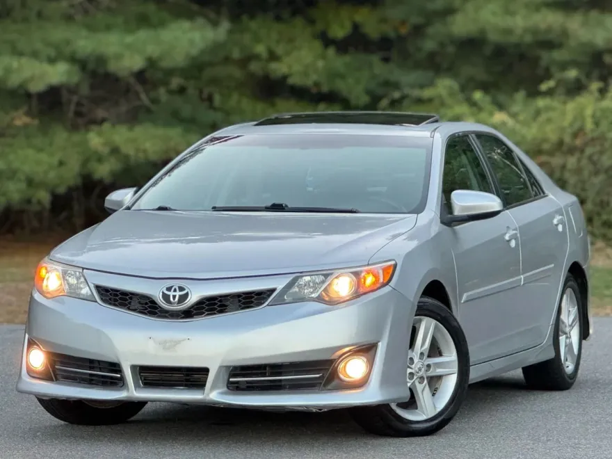 2013 Toyota Camry photo 1
