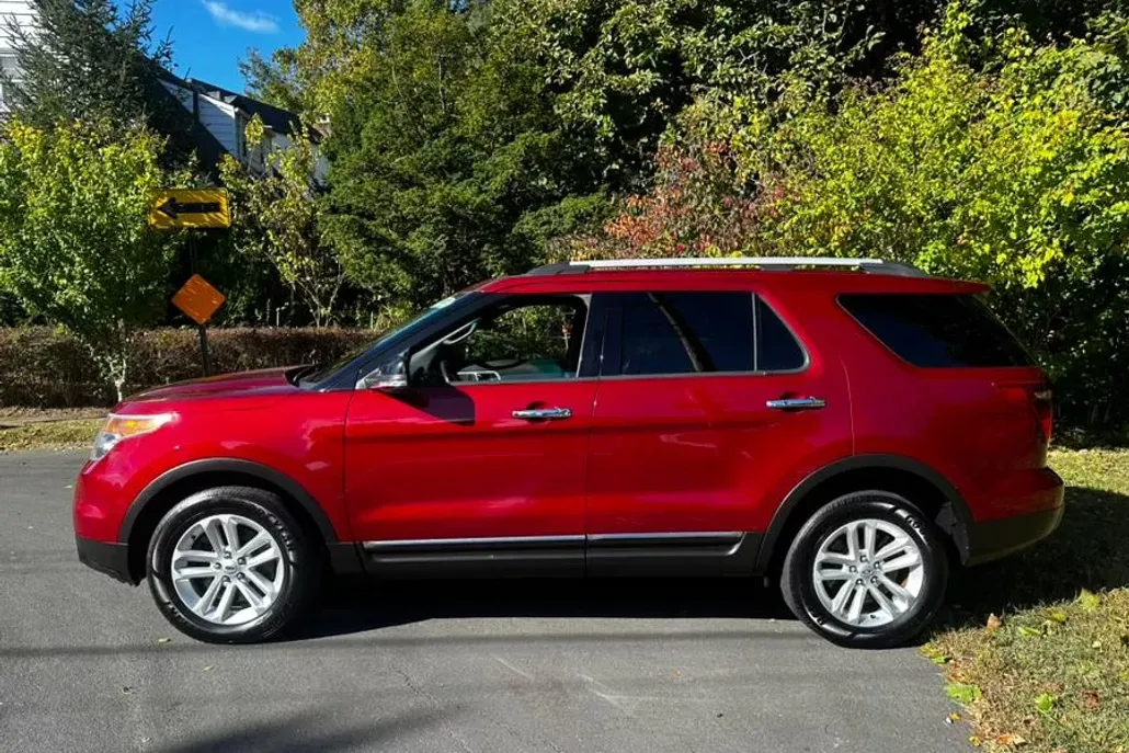 2014 Ford Explorer XLT photo 1