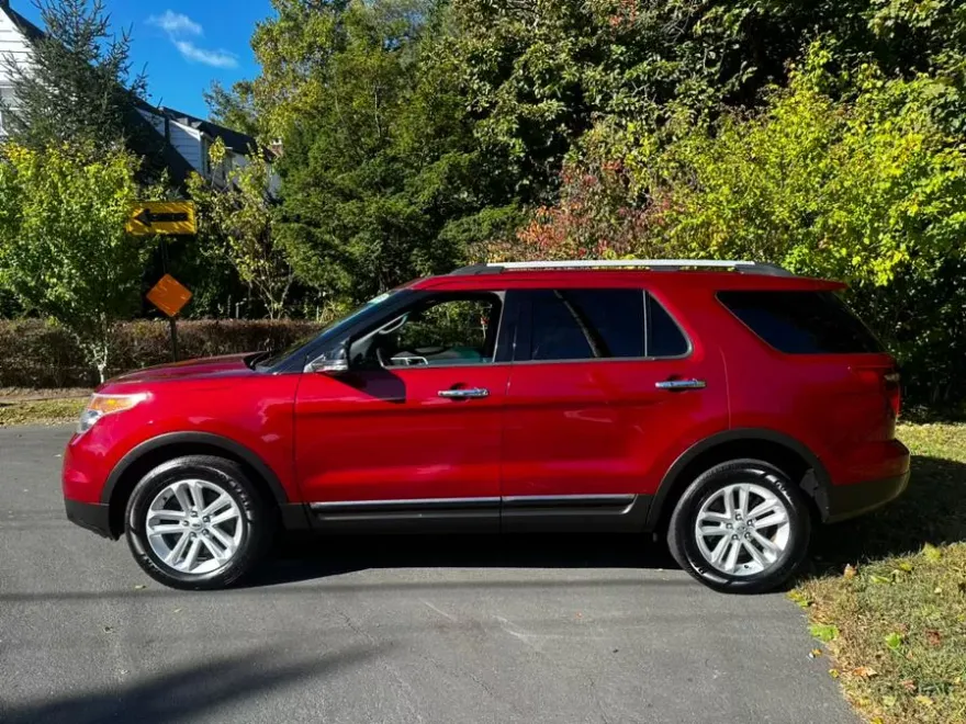 2014 Ford Explorer XLT photo 1