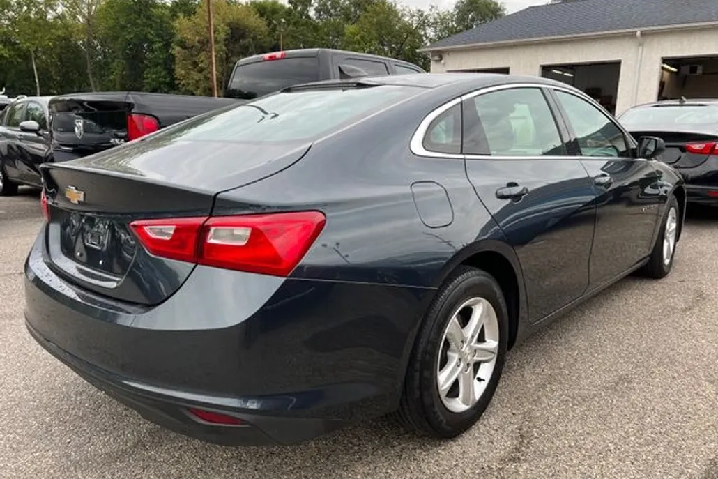 2021 Chevrolet Malibu LS photo 1