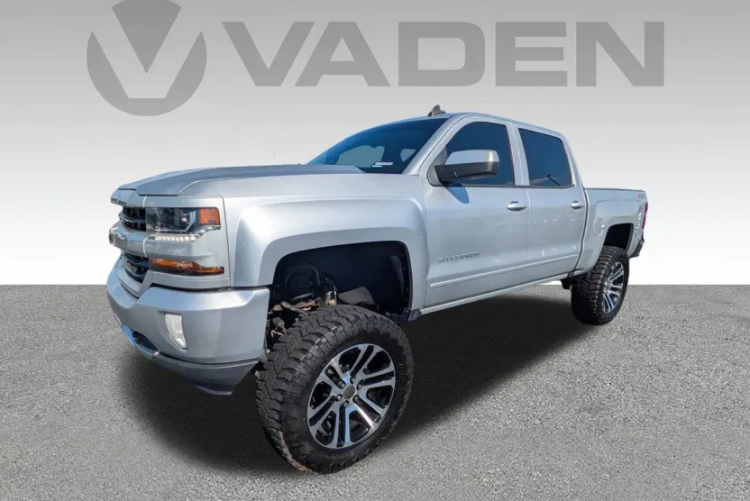 2018 Chevrolet Silverado 1500 LT photo 1