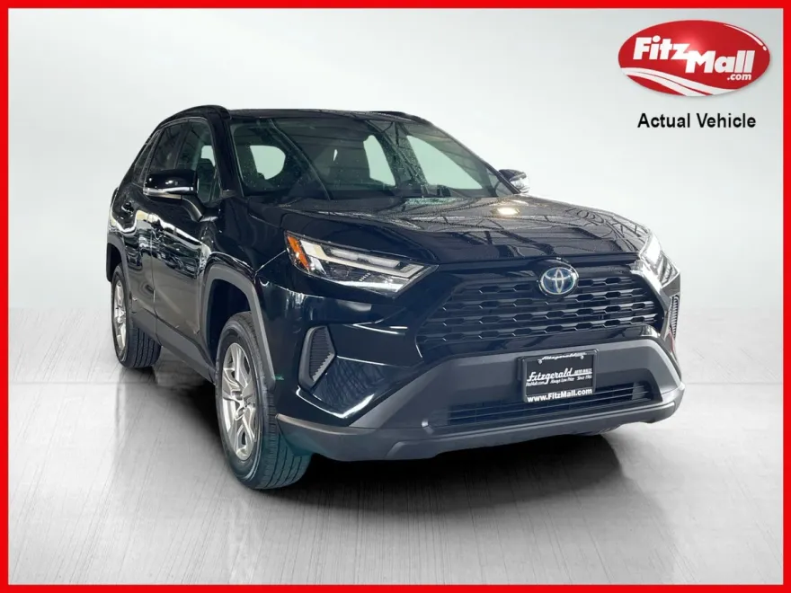 2024 Toyota RAV4 Hybrid XLE photo 1