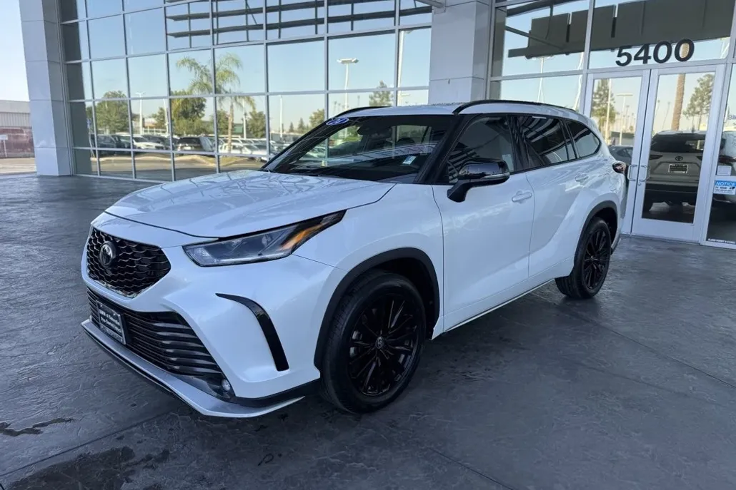 2024 Toyota Highlander XSE photo 1