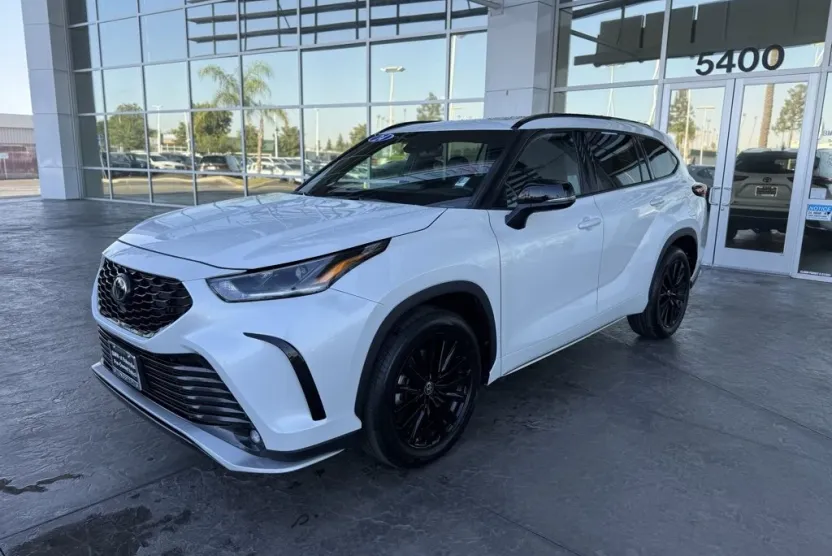 2024 Toyota Highlander XSE photo 1