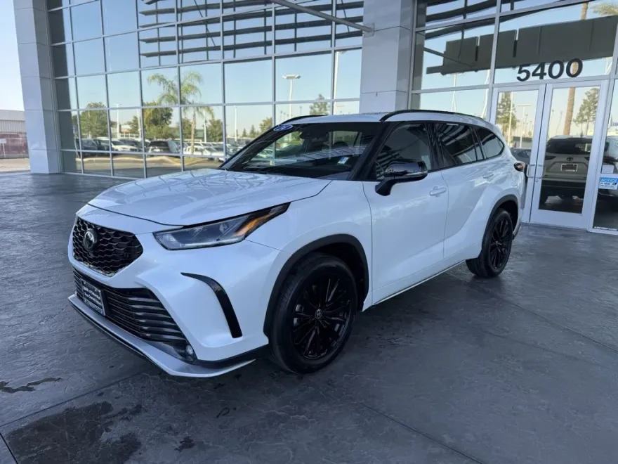 2024 Toyota Highlander XSE photo 1