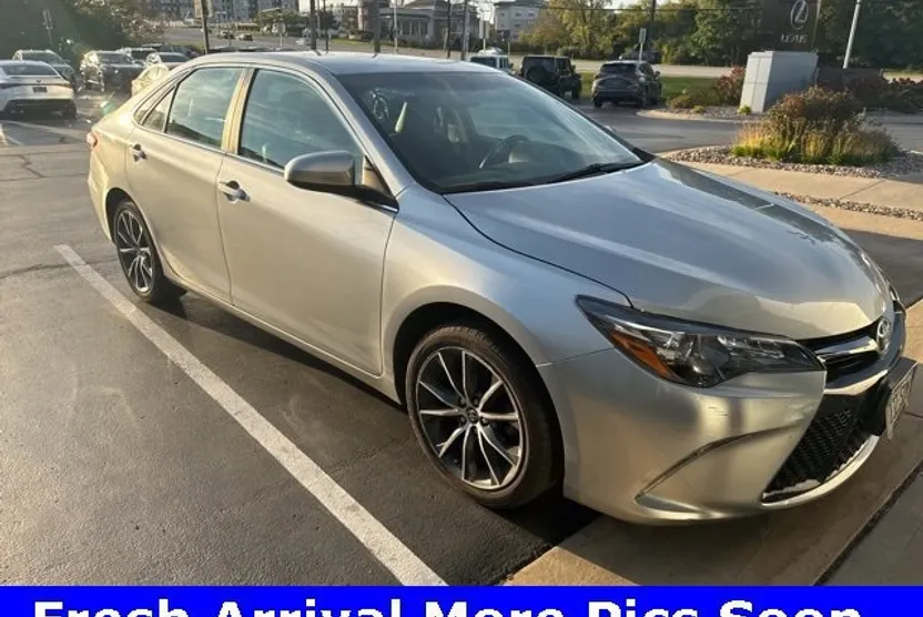 2016 Toyota Camry XSE photo 1