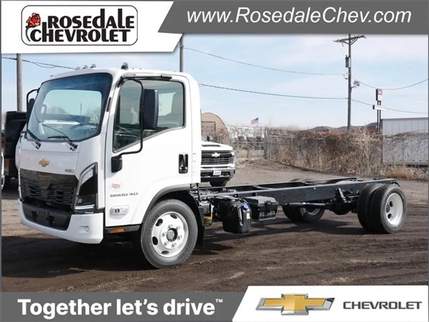 2025 Chevrolet Silverado photo 1