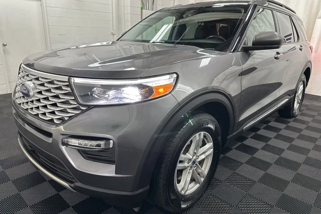 2022 Ford Explorer XLT photo 1