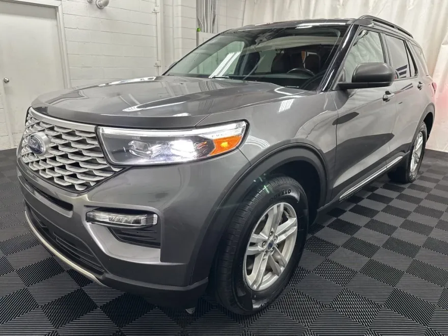 2022 Ford Explorer XLT photo 1