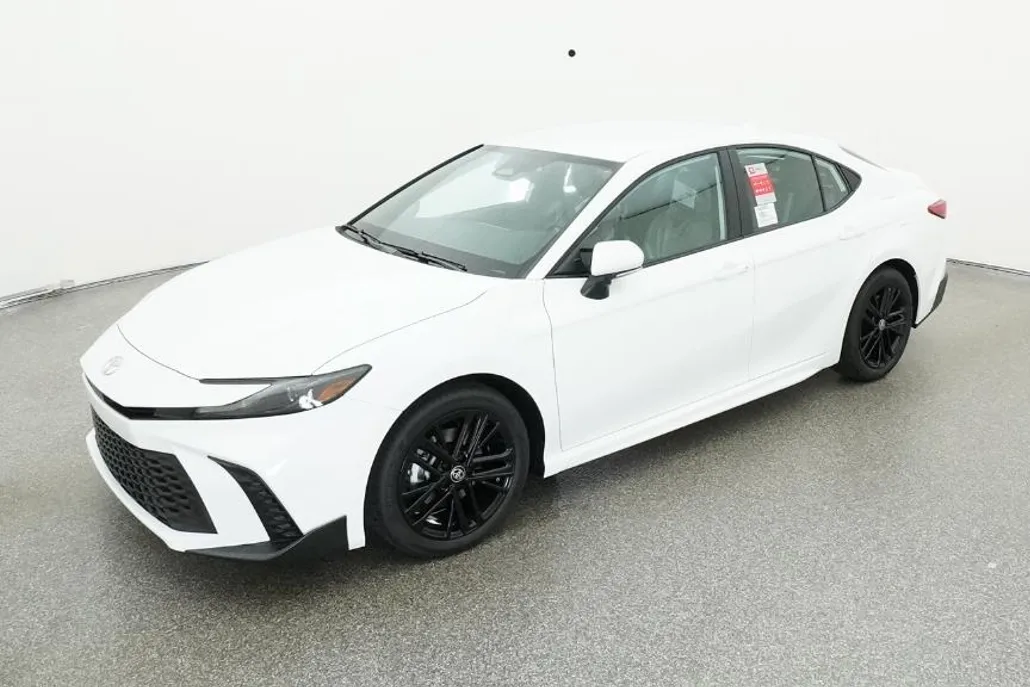 2026 Toyota Camry SE photo 1
