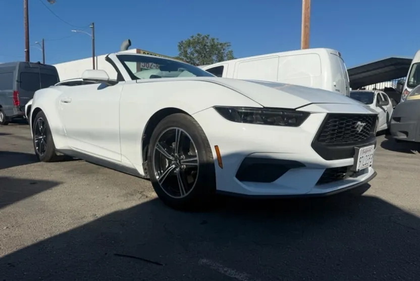 2025 Ford Mustang EcoBoost photo 1