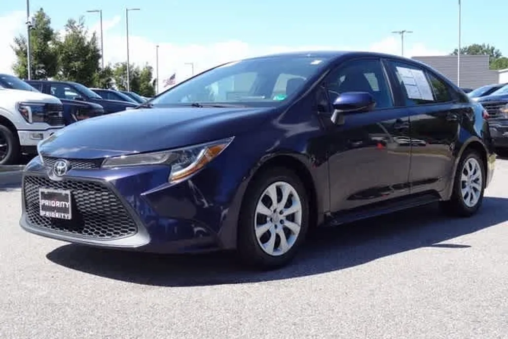 2022 Toyota Corolla LE photo 1