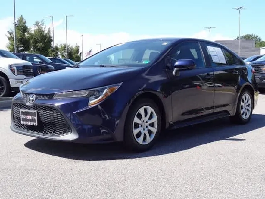 2022 Toyota Corolla LE photo 1