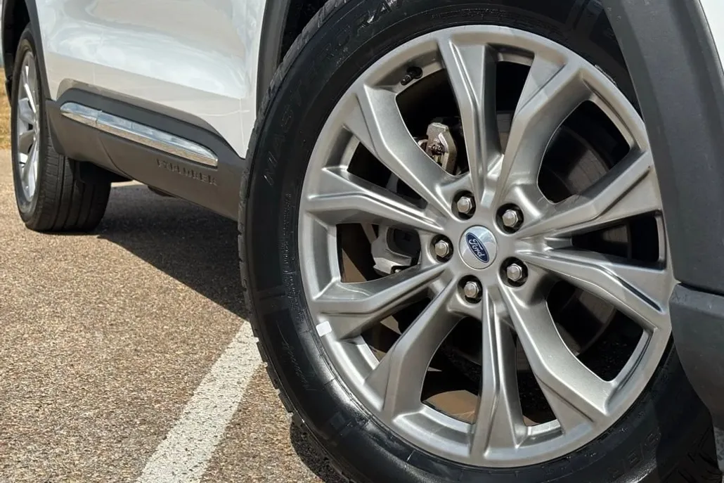 2023 Ford Explorer Limited photo 1