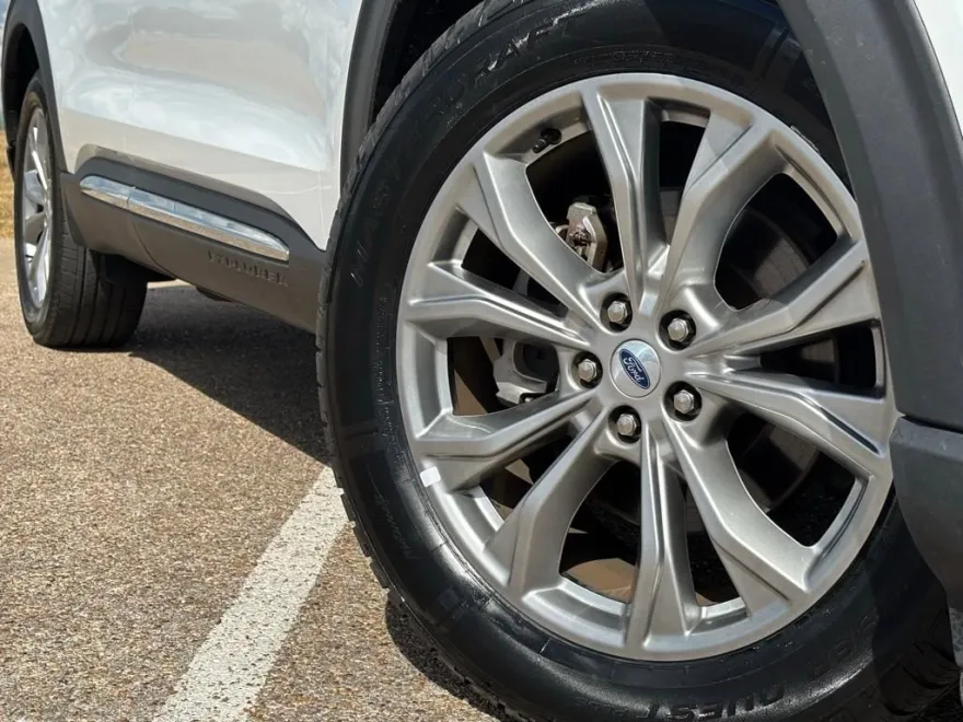 2023 Ford Explorer Limited photo 1