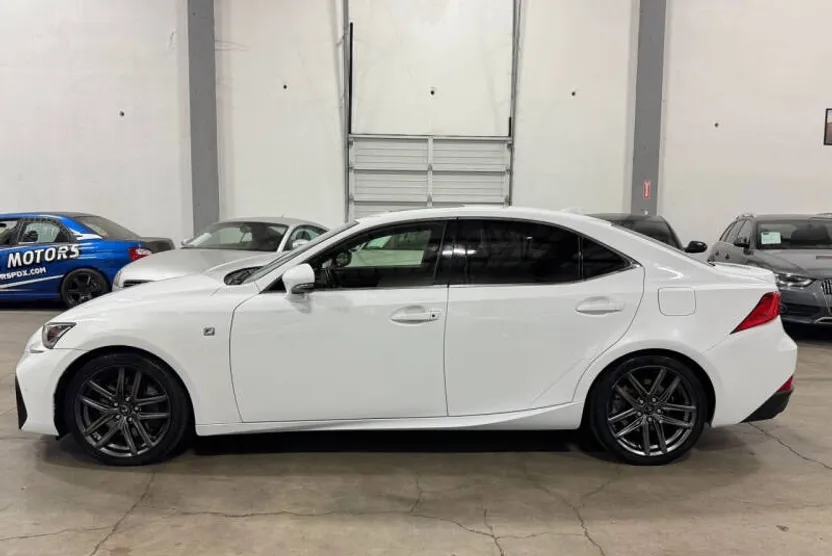 2018 Lexus IS 300 photo 1