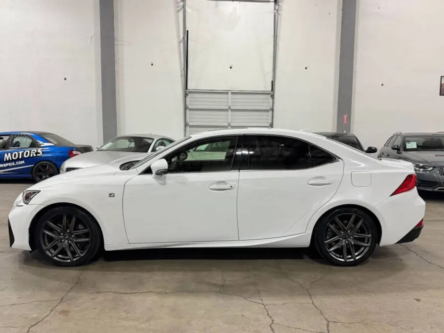 2018 Lexus IS 300 photo 1