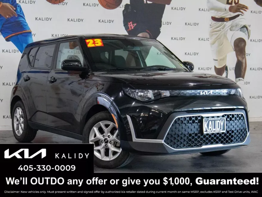 2023 Kia Soul LX photo 1