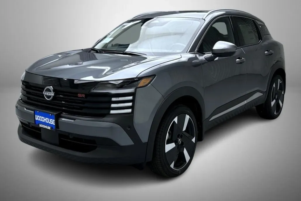 2025 Nissan Kicks SR photo 1
